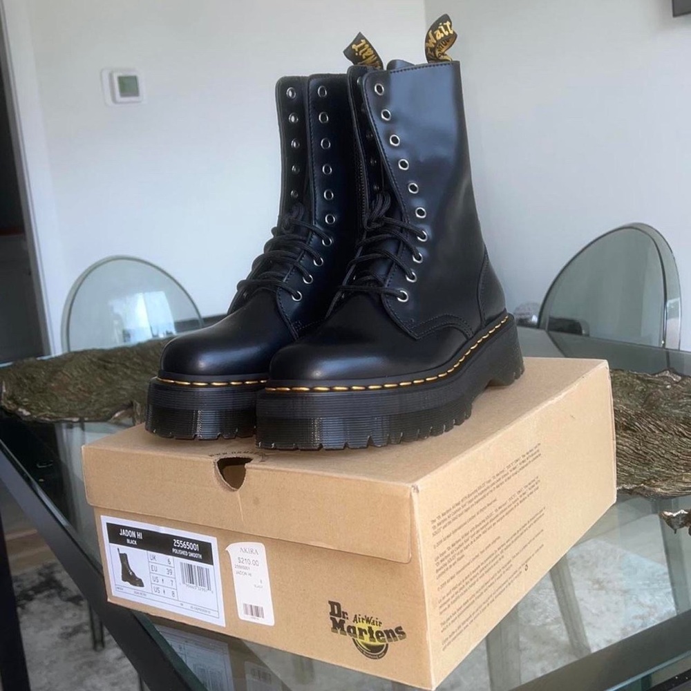 Dr.Marten Jadon Hi: brand new & never worn